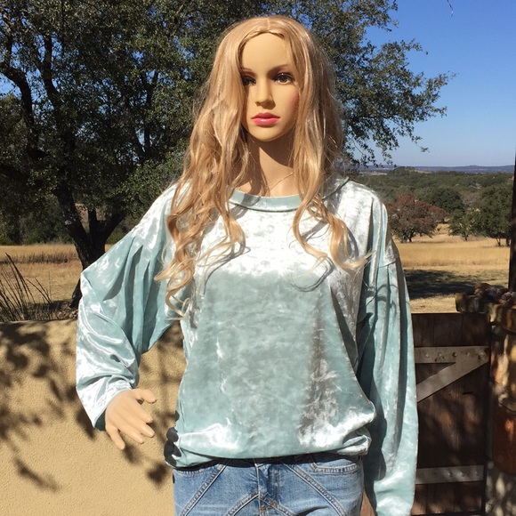 Maronie Sweaters - 🎉HP 2-3-19🎉Oversized crushed velvet top